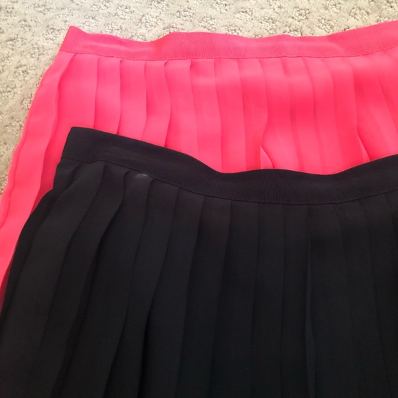 Victoria Secret pleated skirt with lace trim - Picture 4 of 5